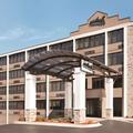 Exterior of Radisson Hotel Charlotte Airport