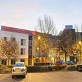 Exterior of Ramada by Wyndham London North M1