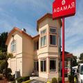 Exterior of Ramada by Wyndham Seatac Airport North