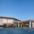 Exterior of Red Lion Hotel Redding