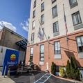 Exterior of Red Lion Inn and Suites Brooklyn