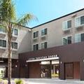 Exterior of Redac Gateway Hotel In Torrance