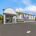 Image of Spark by Hilton Tifton