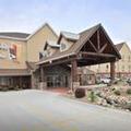 Exterior of Stoney Creek Hotel St. Joseph