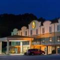 Image of Super 8 by Wyndham Beaver Falls