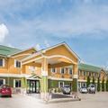 Exterior of Super 8 by Wyndham Bedford