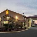 Exterior of Super 8 by Wyndham Cleveland