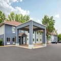 Exterior of Super 8 by Wyndham Mchenry