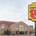 Exterior of Super 8 by Wyndham Mt Hope Hamilton Intl Arpt ON