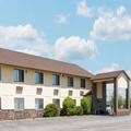 Exterior of Super 8 by Wyndham Perry Ia