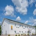 Exterior of Super 8 by Wyndham Phillips