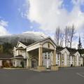 Exterior of Super 8 by Wyndham Revelstoke Bc