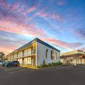 Exterior of Super 8 by Wyndham Riverside Al