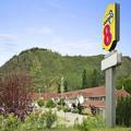 Exterior of Super 8 by Wyndham West Kelowna BC