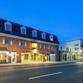 Exterior of The Westfield Inn, BW Signature Collection
