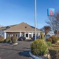 Exterior of Travel Inn & Suites