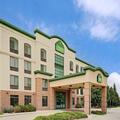 Exterior of Wingate by Wyndham Fargo