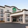 Exterior of Wingate by Wyndham Green Bay / Airport