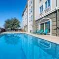 Photo of La Quinta Inn & Suites by Wyndham Paris Pool
