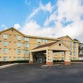 Pool image of Quality Suites Atlanta Airport East