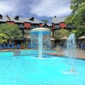 Swimming pool at Sheraton Westport Chalet Hotel St. Louis