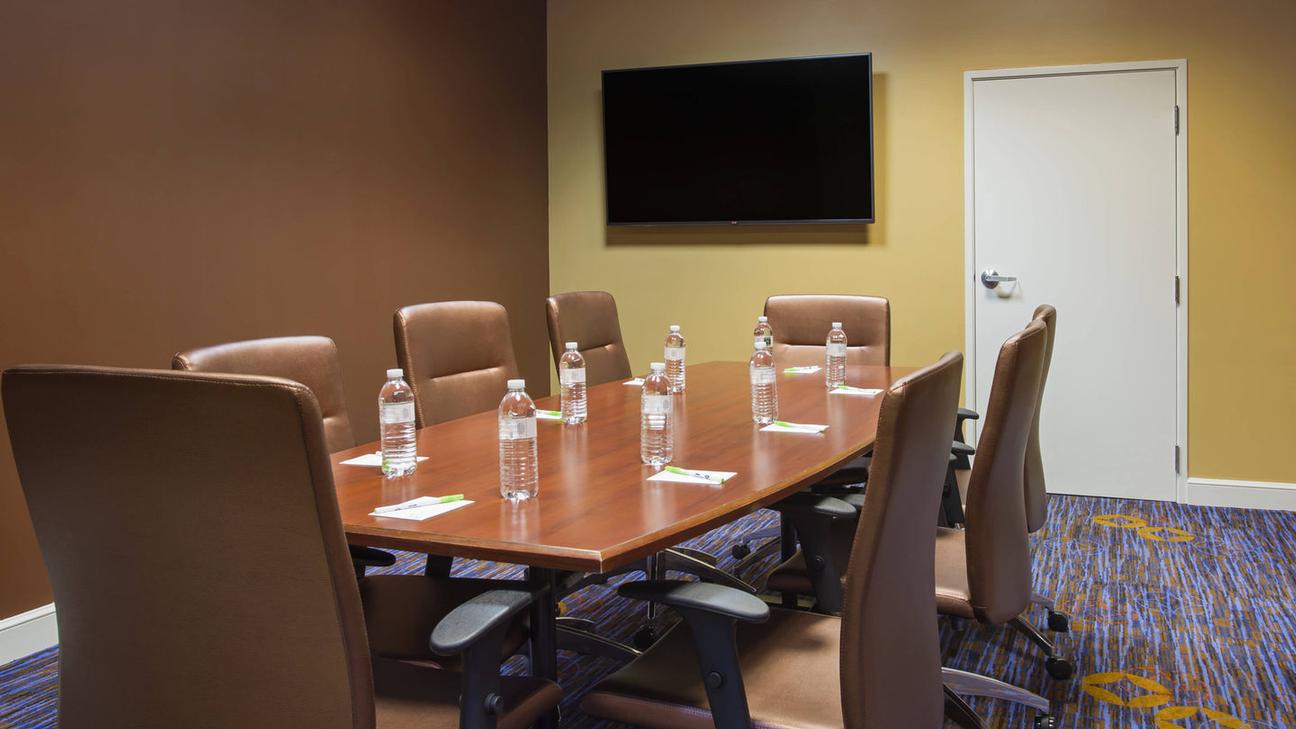 Photo of Blanco Boardroom