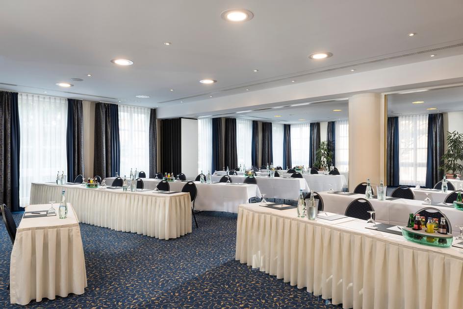 Photo of Salon von Basedow + von Trotha