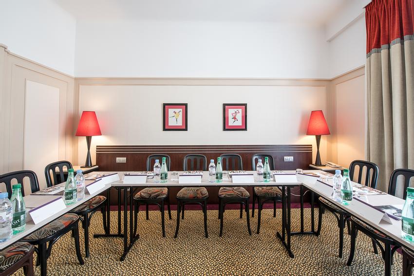 Photo of SOUS COMMISSION 1 / 2 and 3 at THE HOTEL PLAZA