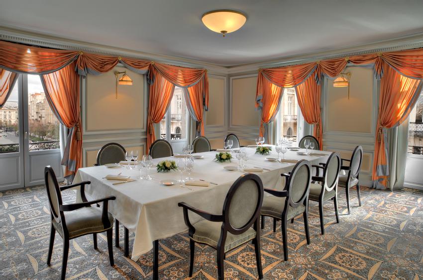 Photo of Salon Saint Estephe